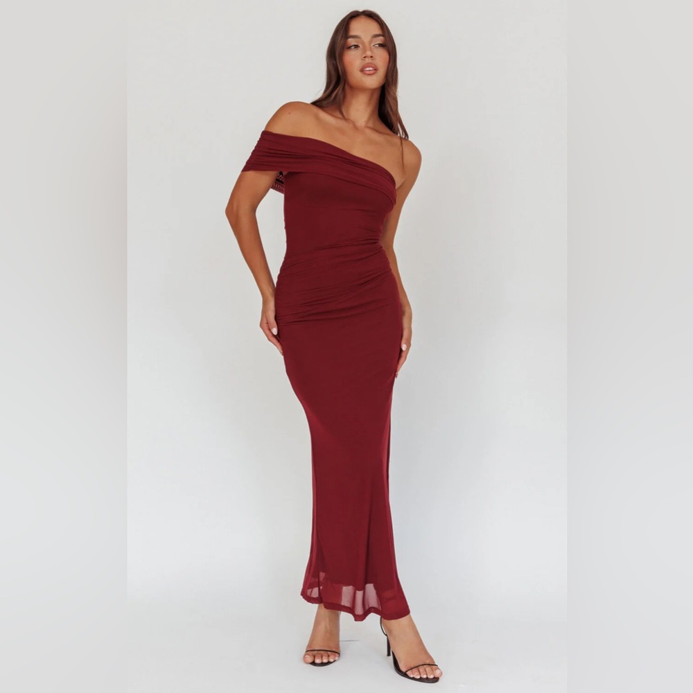 Chic One-Shoulder Burgundy Dress